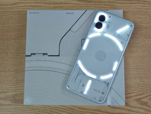 Nothing Phone（2a）：亲民定位，低价吸引用户目光