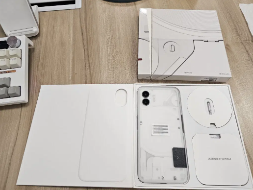 Nothing Phone（2a）：亲民定位，低价吸引用户目光