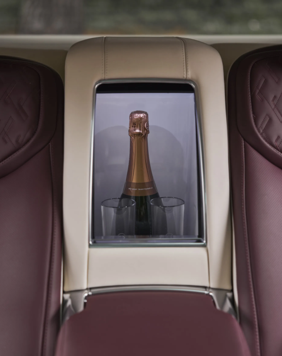 限量7辆!2024款路虎揽胜SV Carmel Edition震撼亮相