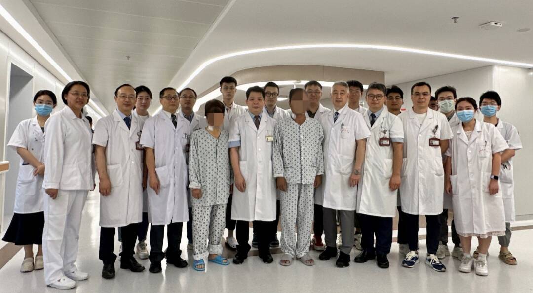 山东第一医科大学附属省立医院成功实施全球首例完全单孔机器人全胃切除手术