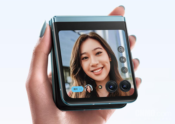 重写后的标题为：moto razr 40系列：七夕必备的浪漫示爱神器，展现出色颜值与创意体验！