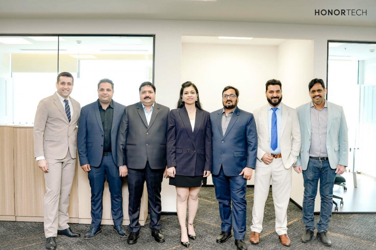 荣耀与PSAV Global宣布合作,重返印度市场