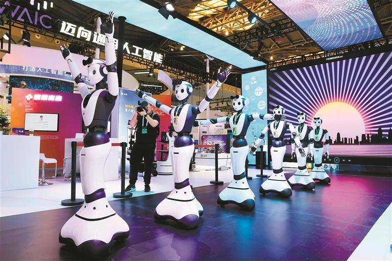 大模型最火 机器人最热