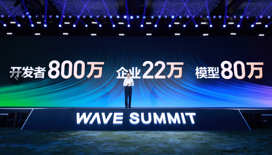 百度CTO王海峰：飞桨开发者数已达800万，大语言模型为通用人工智能带来曙光