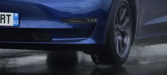 探究电动汽车轮胎价格之谜：环保动力背后的成本揭秘