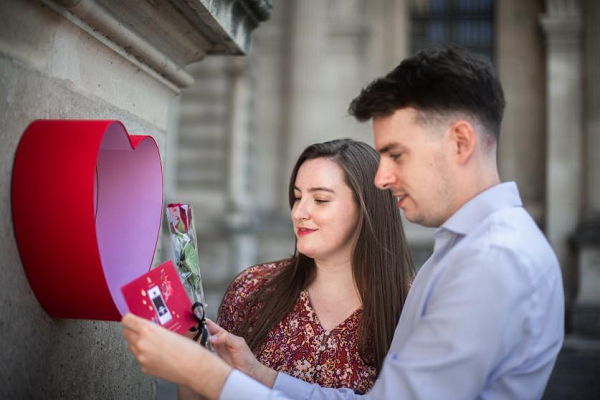 七夕情人节应急玫瑰闪现巴黎 DR钻戒引领中国传统情人节文化走向世界