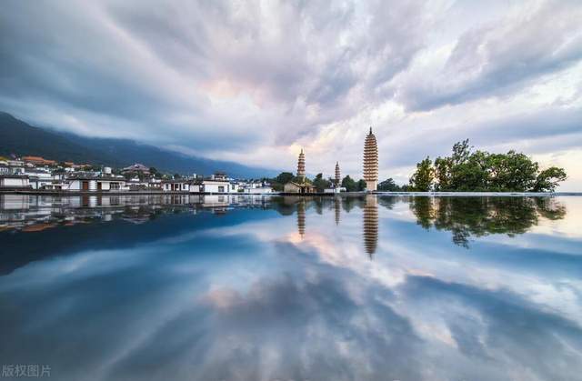 爆款文案创作秘籍:AI助手助力打造引人注目的产品文案!