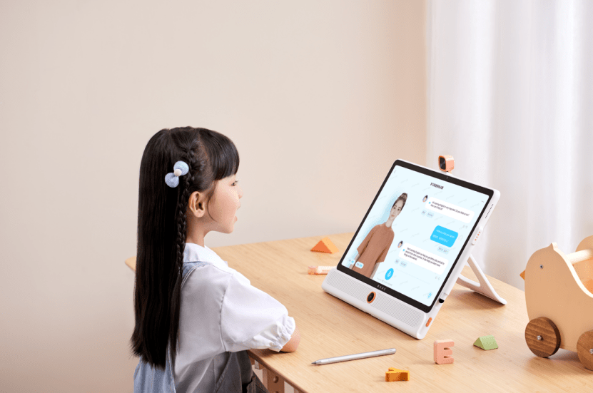 大模型落地学习机，讯飞LUMIE 10 系列推动教育全面AI升级