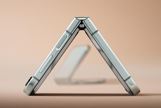 便携与创新完美结合:三星Galaxy Z Flip5再度引领折叠屏手机发展