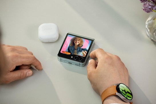 便携与创新完美结合:三星Galaxy Z Flip5再度引领折叠屏手机发展