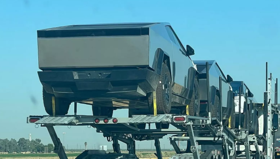 特斯拉Cybertruck原型车抵达弗里蒙特工厂，离量产更近