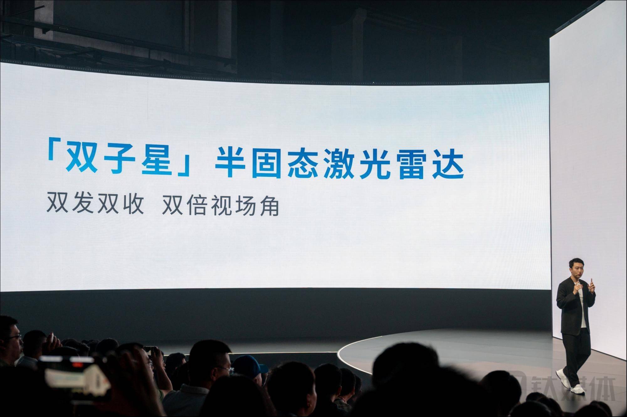 科沃斯推出全新家庭服务机器人,彻底改变扫地拖地方式