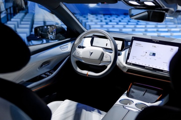 成都车展首发:深蓝SL03外观内饰全面升级