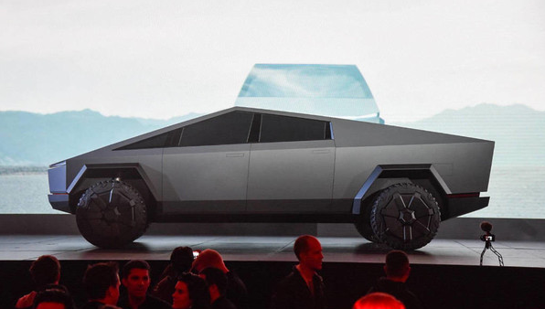 马斯克试驾特斯拉电动皮卡Cybertruck 邮件曝光揭示高精度制造要求