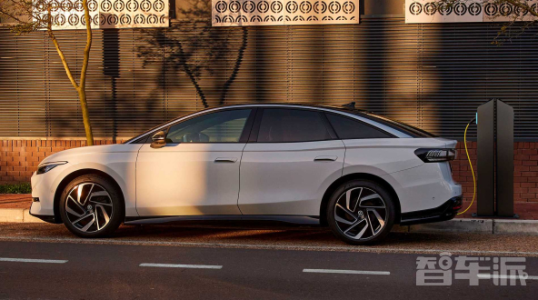 国内首发即将来临!大众ID.7纯电动轿车预计起售价25万元