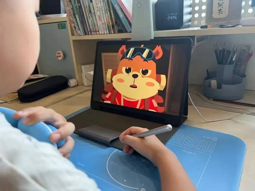 科大讯飞AI学习机:不用花钱请家教,孩子学习成绩也不落后!