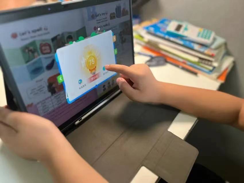 科大讯飞AI学习机:不用花钱请家教,孩子学习成绩也不落后!