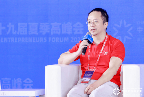 周鸿祎探讨AI的进展：从过去的人工智障到现在的三大突破