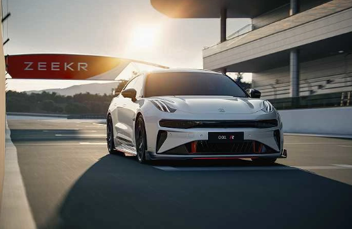 揭晓:极氪(ZEEKR)宣布9月1日为“极氪进化日”,揭示全新产品和科技创新
