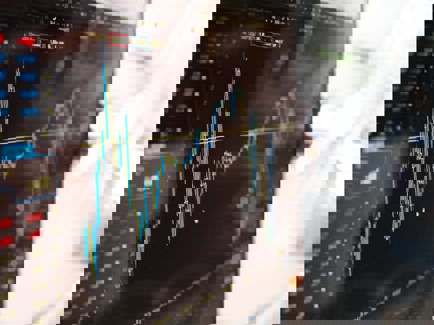 美国股市遭遇重创，苹果等科技巨头市值在8月蒸发超过6000亿美元