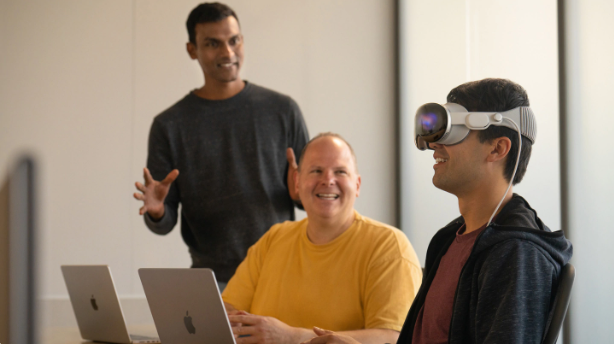 苹果Vision Pro开发者实验室全球启动：开发者赞不绝口
