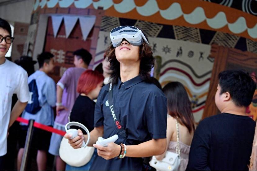 PICO邀请你体验《跟着德爷闯东非》:从VR互动纪录片到线下沉浸快闪