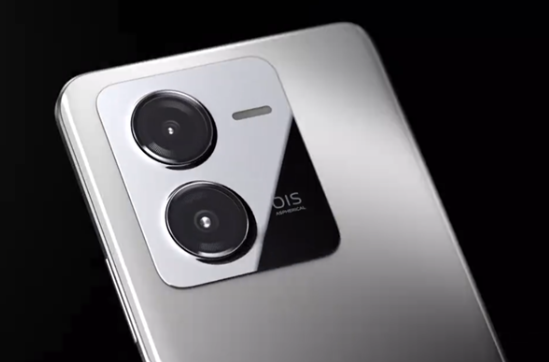 iQOO Z8揭秘：突破980,832分的安兔兔跑分，冲刺天玑8200之巅