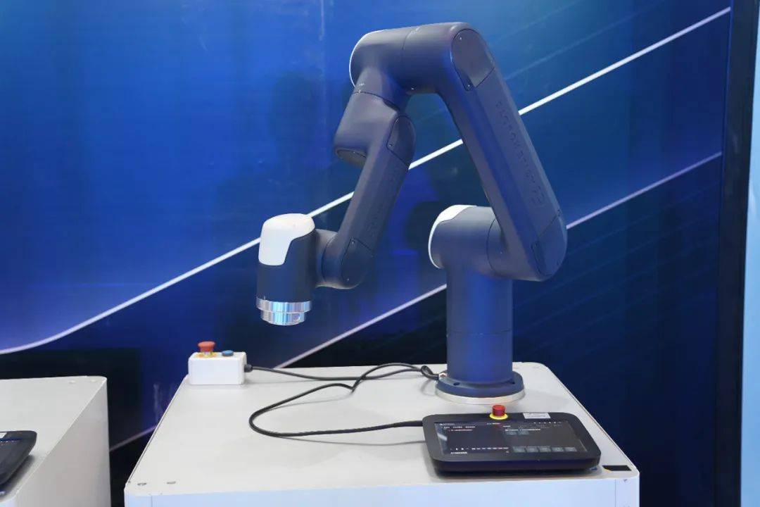 新品发布:思灵机器人推出适用于狭小空间的关节力控Diana3和Thor系列