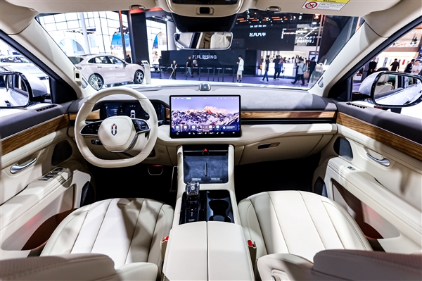 全新升级的问界M7现已开启预售,起价25.8万!