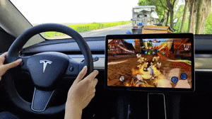 汽车变身为“移动游戏厅”