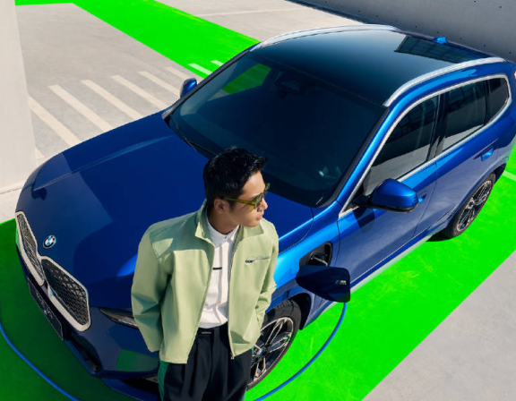 宝马iX1纯电动SUV惊艳亮相成都车展