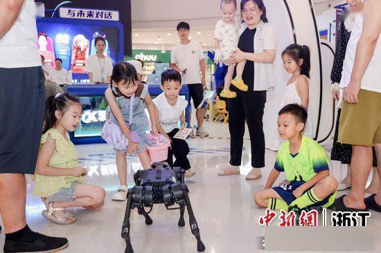 “沉浸式AI黑科技体验展”在浙江杭州盛大开幕，展现人工智能的魅力