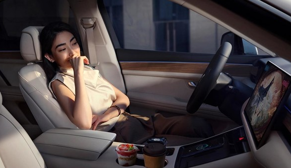 创新驾驶体验：消费者对HarmonyOS智能座舱的青睐不减