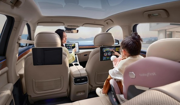 创新驾驶体验：消费者对HarmonyOS智能座舱的青睐不减