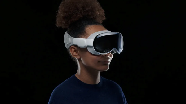 苹果正在考虑在未来版本的 Vision Pro 头显中采用京东方屏幕