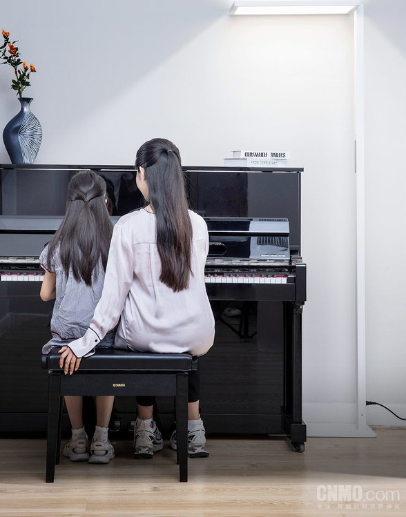 小米有品众筹平台推出全光谱护眼落地灯，火爆登场，999元众筹价！