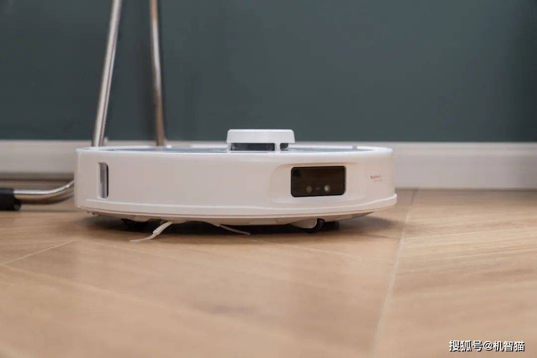 P10 Pro石头自清洁扫拖机器人评测：机械臂全方位清扫无遗
