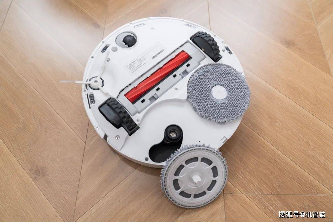 P10 Pro石头自清洁扫拖机器人评测：机械臂全方位清扫无遗