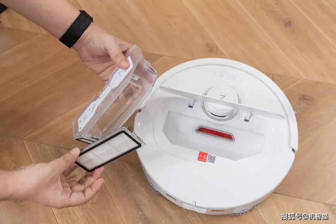 P10 Pro石头自清洁扫拖机器人评测：机械臂全方位清扫无遗