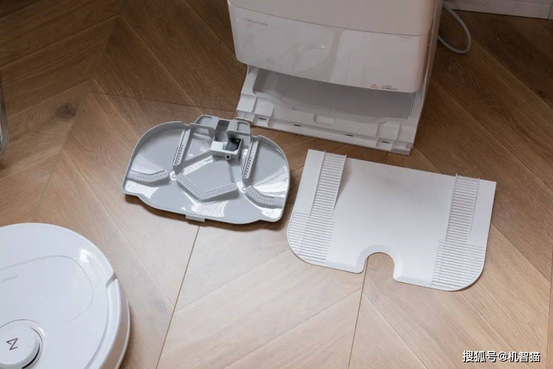P10 Pro石头自清洁扫拖机器人评测：机械臂全方位清扫无遗