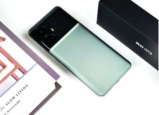 真我GT5摄影实力亮点：5000万像素主摄+卓越深海降噪技术