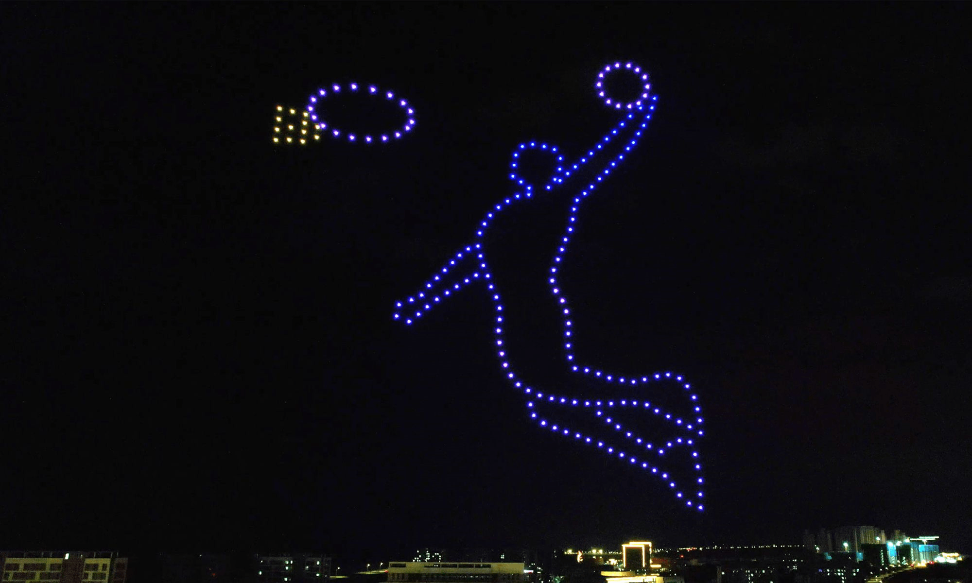 兰州新区:200架无人机点亮大学开学季,炫彩灯光秀照亮校园