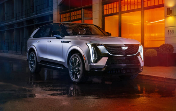 底特律汽车制造商与工人工会谈判困局：电动汽车时代的转型挑战