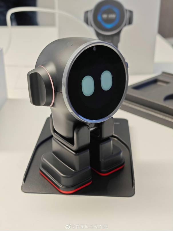 无限可能的创造力：乐天派桌面机器人的真智能