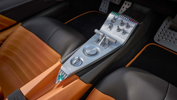 创新与传统融合：阿尔法罗密欧推出全新跑车33 Stradale