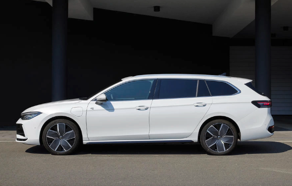 全新第九代Passat旅行车盛大亮相,庆祝帕萨特50周年!