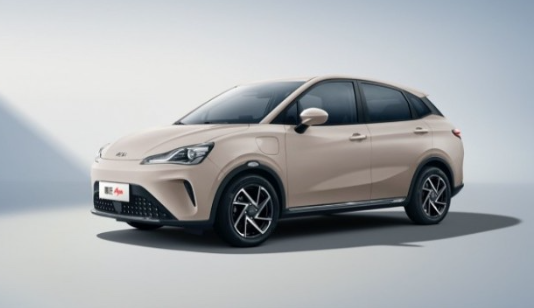 新一代哪吒AYA车型亮相，全面升级内外，售价区间为7.38-8.88万元