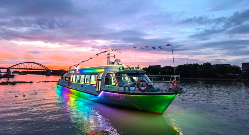 杭州首艘绿色新能源公交船“归锦”号即将投入运营：航速 15 公里 / 小时、续航 6 小时