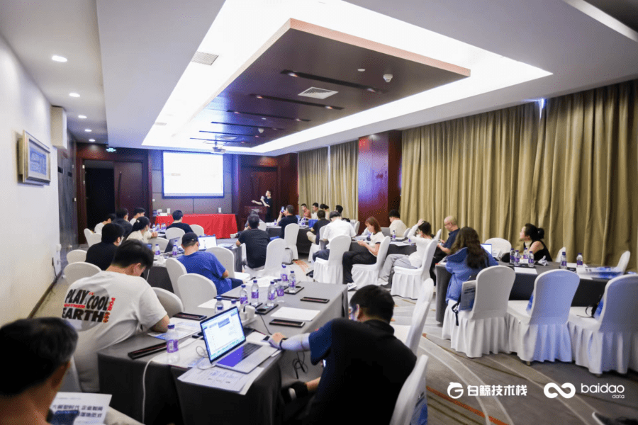 大模型时代：企业AI应用落地的重构范式与人才培育之道