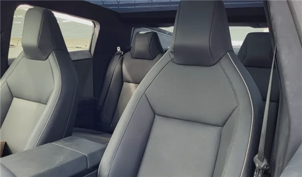 特斯拉Cybertruck曝光更多细节照片,双电机版本亮相